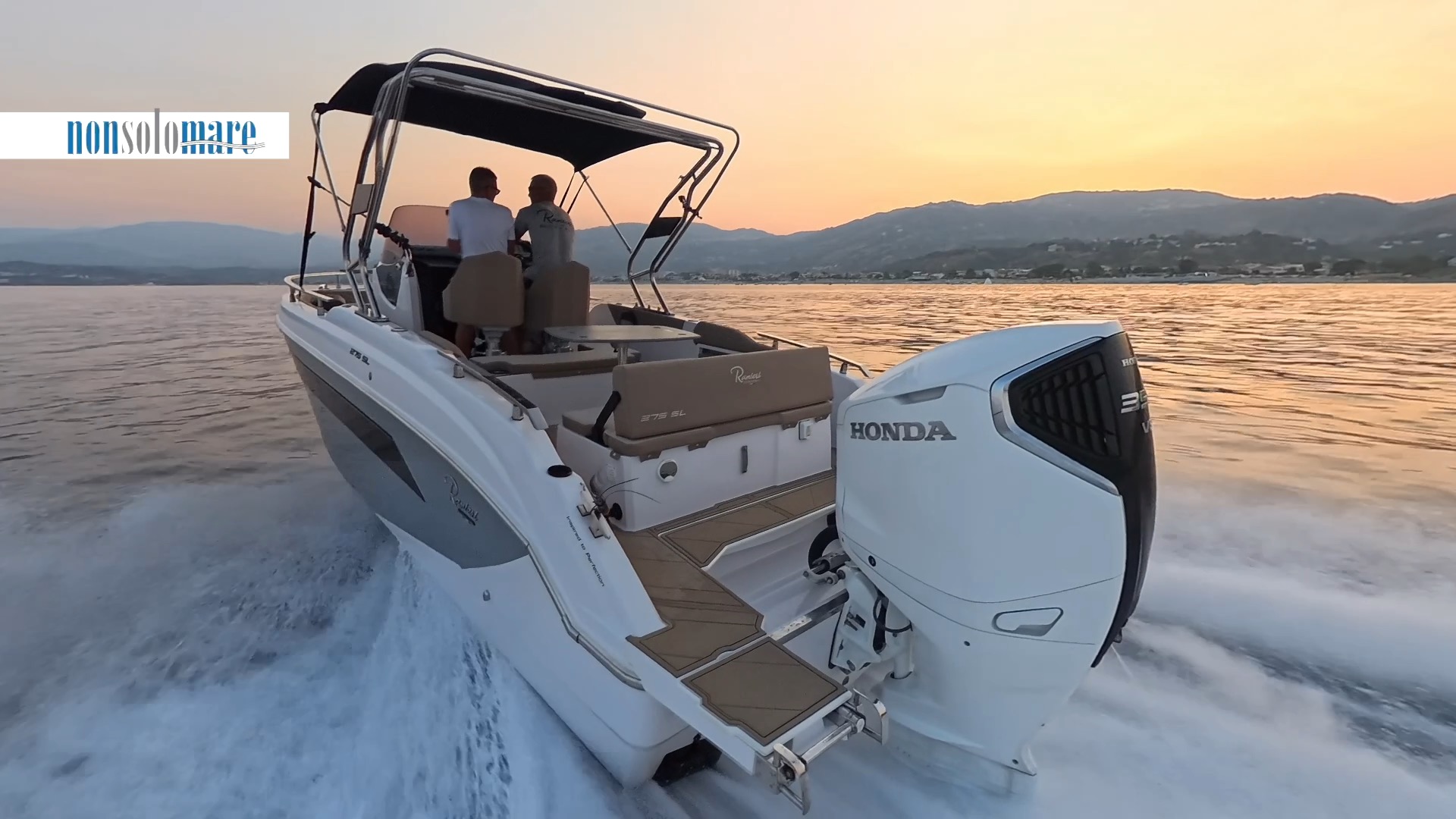 Ranieri International 275 SL motorizzata con il nuovo Honda V8 350 CV
