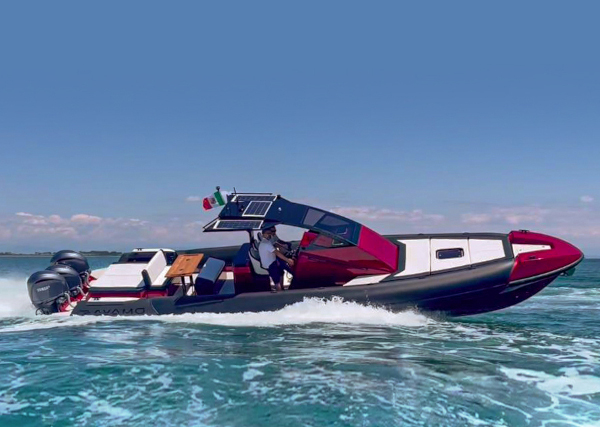 Bayamo R13.1 Performante – prova in mare con 3 Yamaha da 300 cavalli
