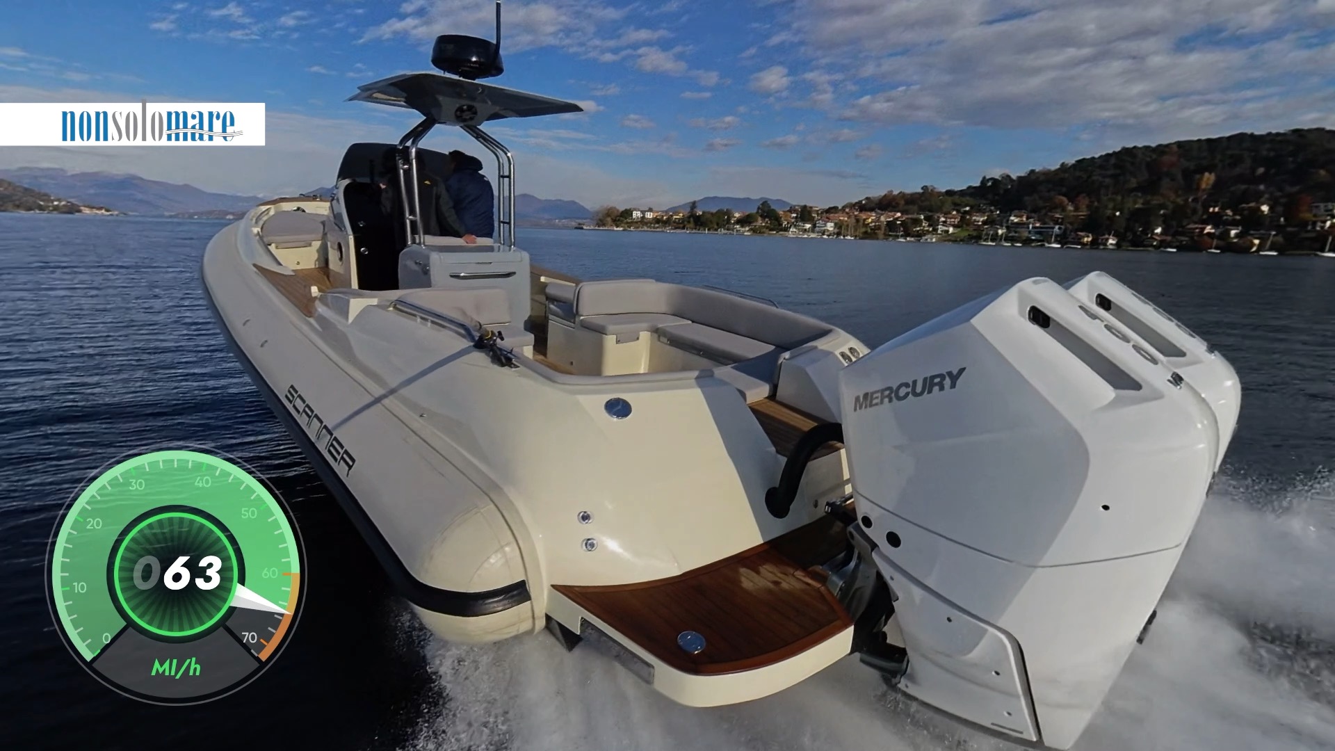 Scanner Envy 950 Tender prova in acqua con 2 Mercury V10 da 400CV