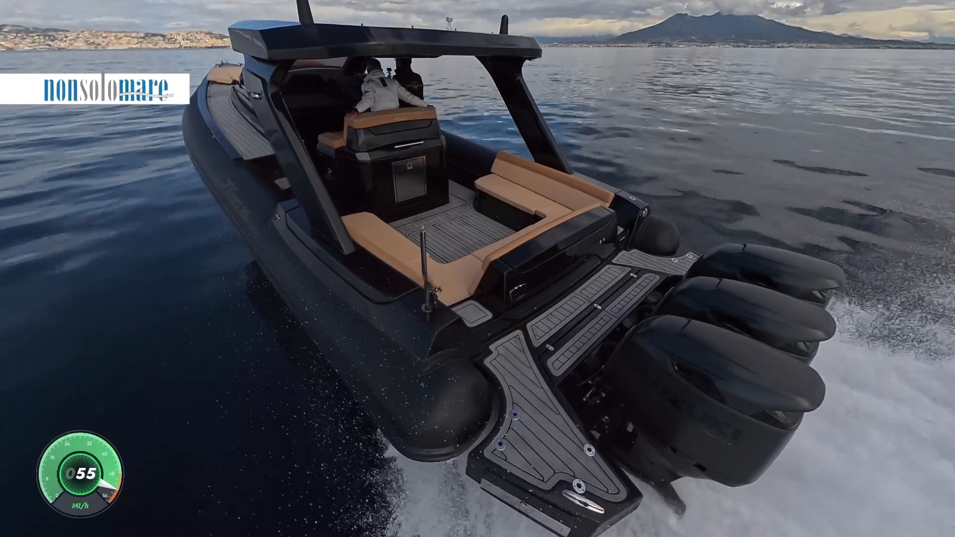 PY100 XL powered by Suzuki 3 DF300 Stealthline prova in mare